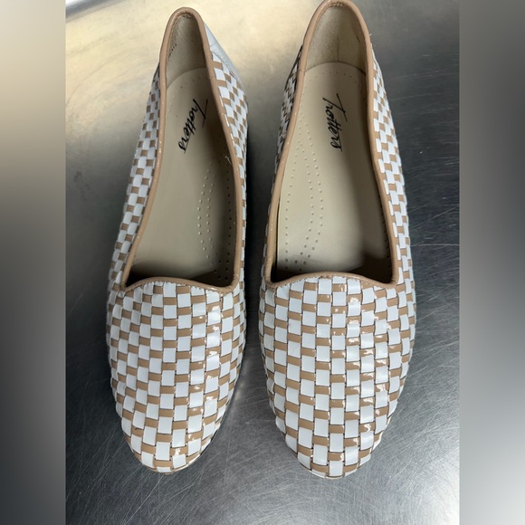 Trotters Liz Leather woven loafers size 9 - Picture 2 of 7